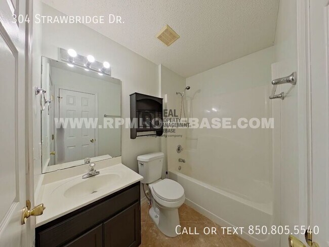 Building Photo - 304 Strawbridge Dr