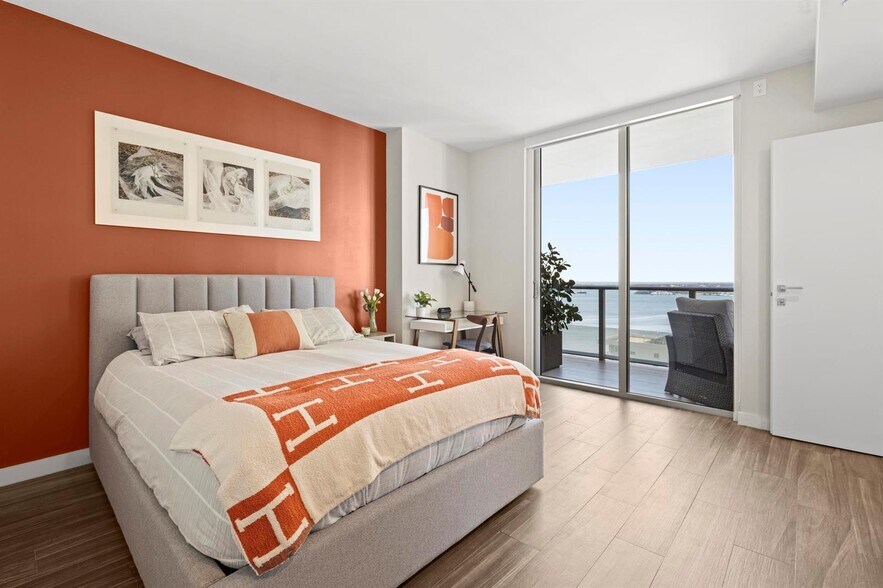 Building Photo - 1300 Brickell Ave