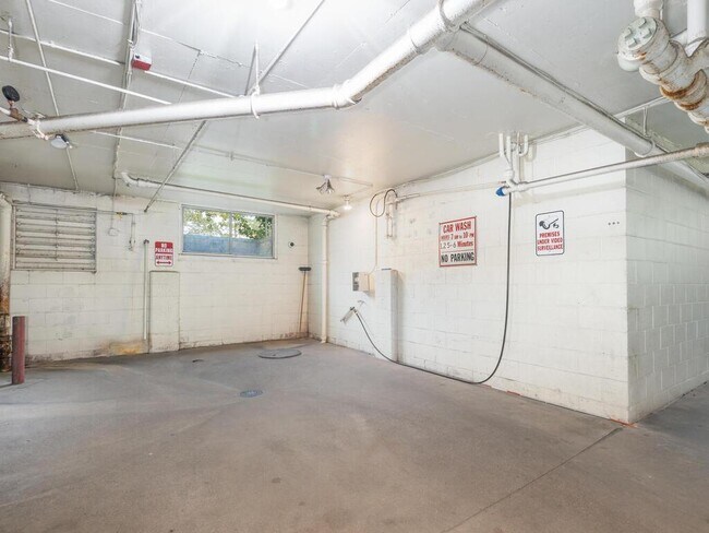 Building Photo - 4101 Parklawn Ave