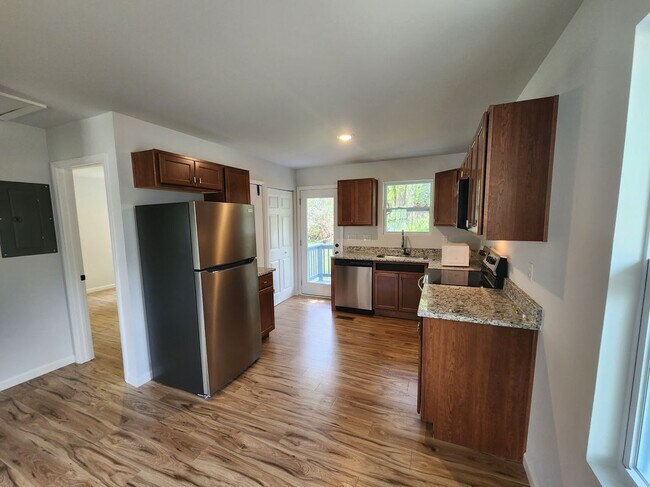 Building Photo - 109 2nd St