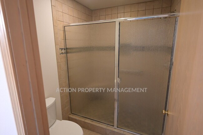 Building Photo - 2 bed + office, 2 bath, 2 car garage condo in Sunland