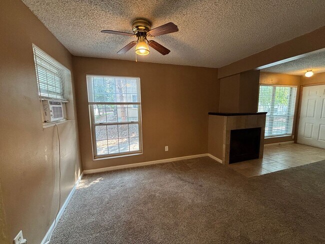 Building Photo - $200 Off First Month - Charming Ground-Level Apartment in the Heart of Fort Collins