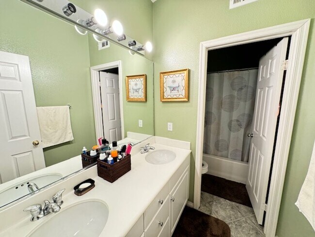 Building Photo - Live Life On The Golf Course!