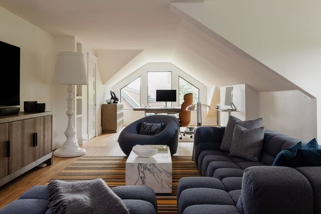 Building Photo - 21 Walnut St