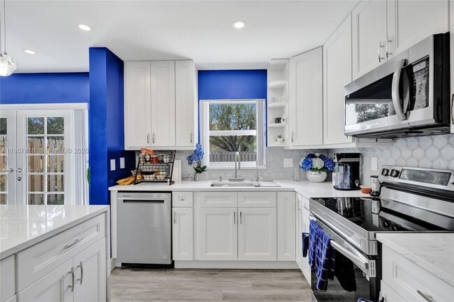 Building Photo - 2001 Barcelona Terrace