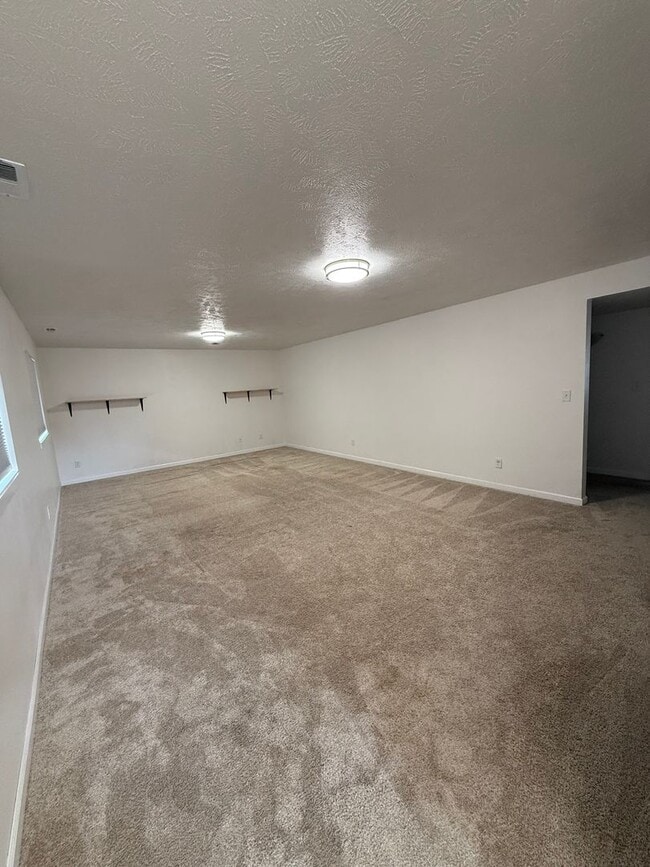 Building Photo - New Listing! Beautiful 4 Bed / 3 Bath Home...