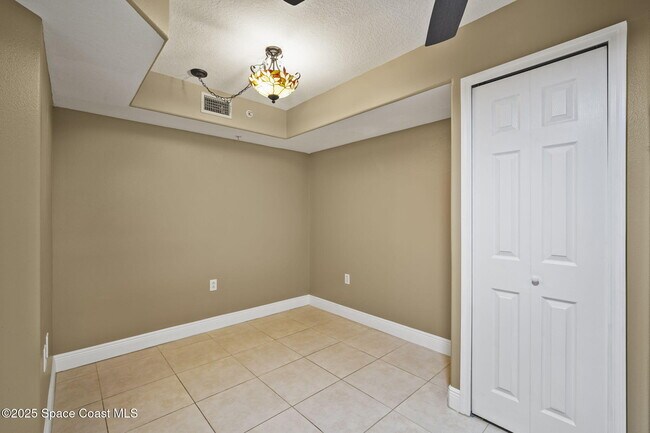Building Photo - 551 Casa Bella Dr