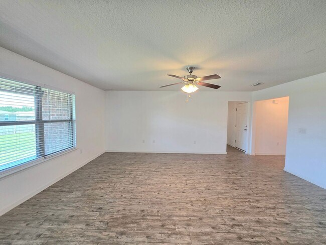 Building Photo - Beautiful 3-Bedroom Home - Whisper Creek