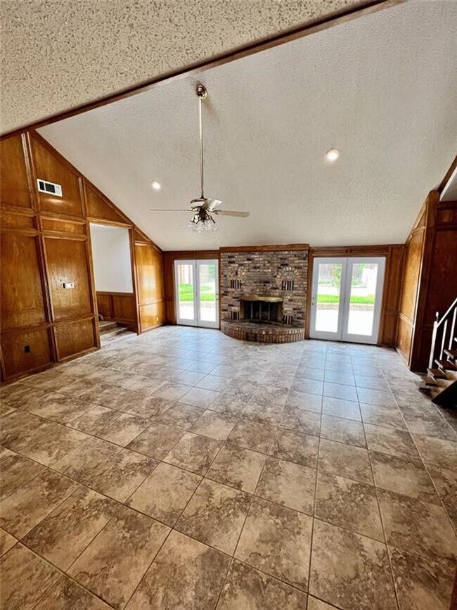 Building Photo - Prestigious Linwood Acres / .44 acres / Rockdale, TX / Swimming Pool