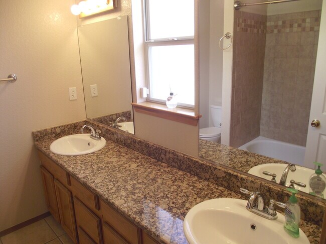 Building Photo - North HIlls in Northeast El Paso 3 bed Refrig A/C