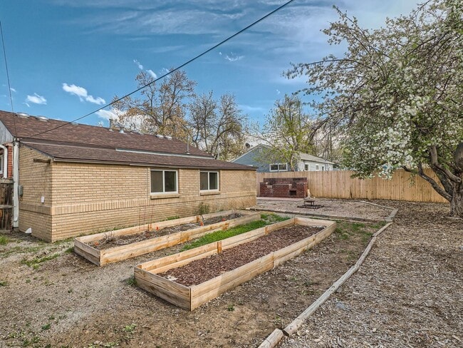 Building Photo - 2241 S Linley Ct