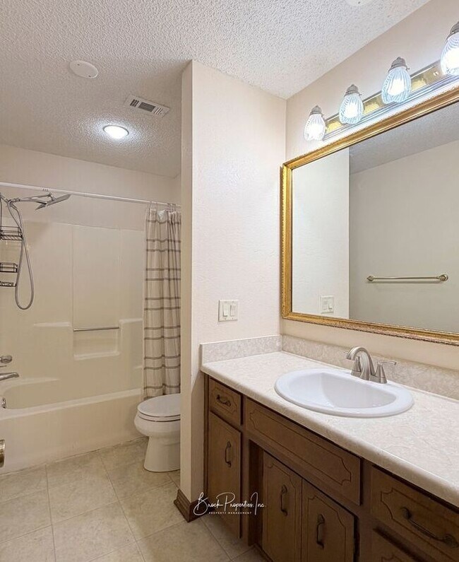 Building Photo - 325 S 73rd Ave