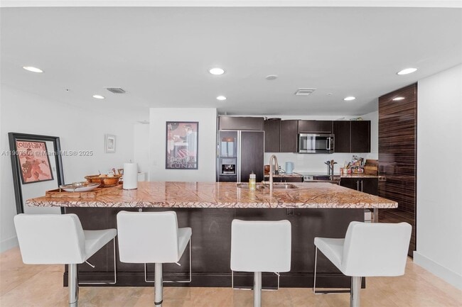 Building Photo - 665 NE 25th St