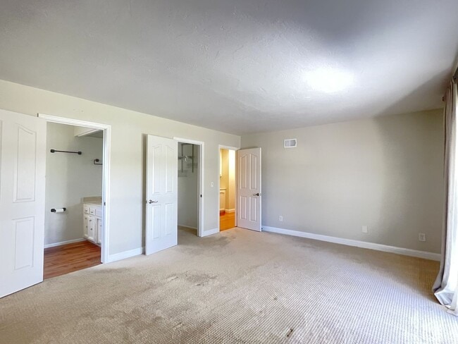 Building Photo - Beautiful Mesa Oaks Home