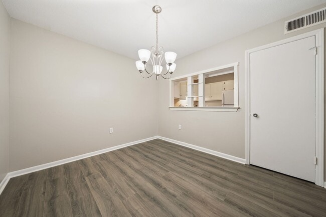 Building Photo - Available early May in Bolinwood!