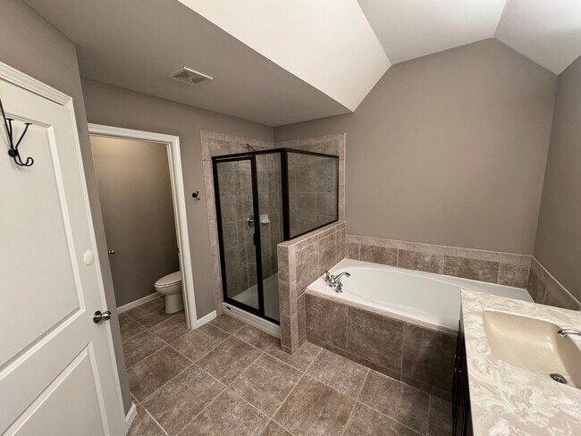 Master Bath - 4697 Pine St SE