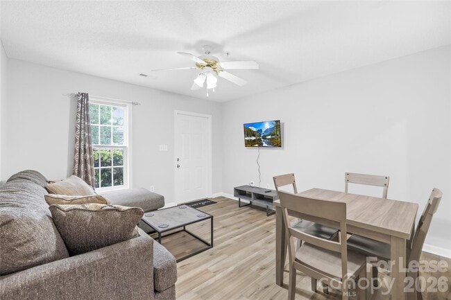 Building Photo - 118 Steam Engine Dr