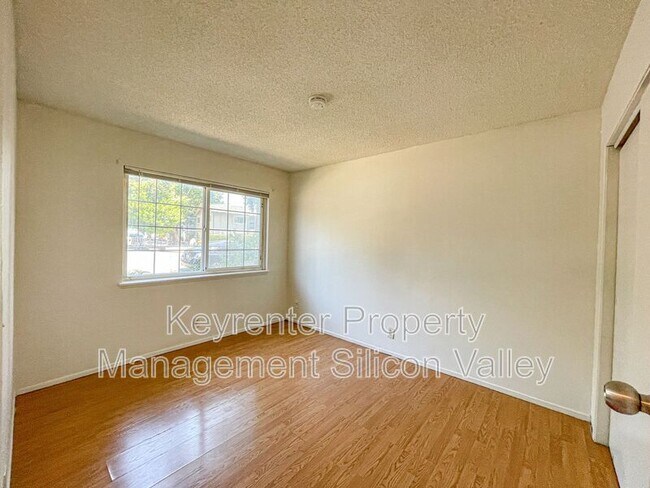 Building Photo - 5719 Via Monte Dr