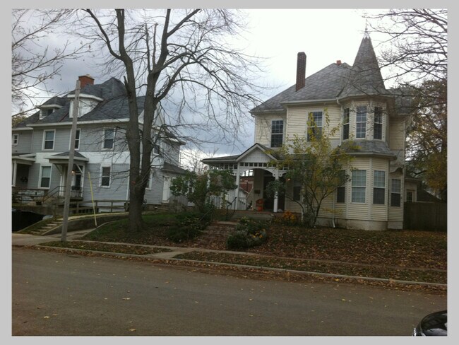 Building Photo - 818 N 10th St