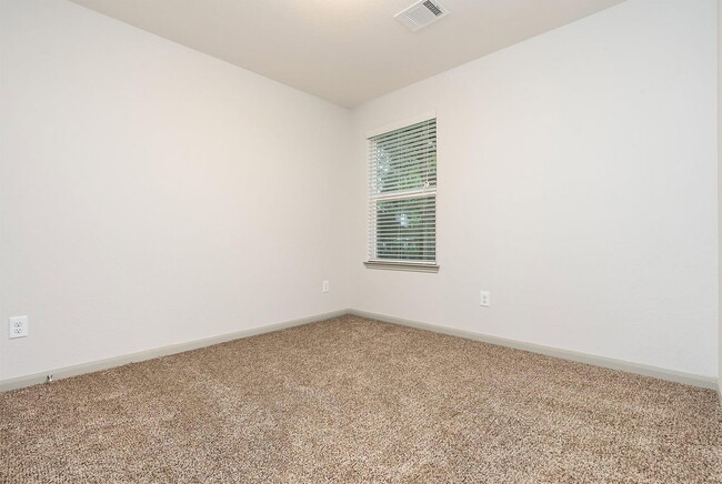 Building Photo - 918 Shady Ln