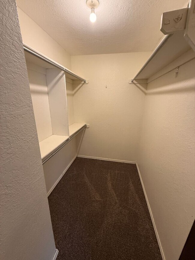 Building Photo - 10213 Shadowridge Dr