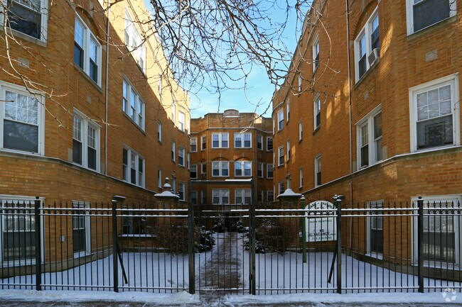 Building Photo - Chase-Paulina Apartments