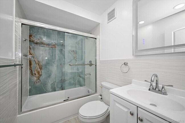 Building Photo - 725 Miller Ave