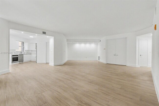 Building Photo - 731 Crandon Blvd
