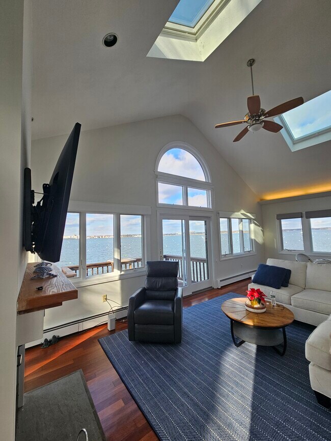 Family Room - 6 Bayview Rd