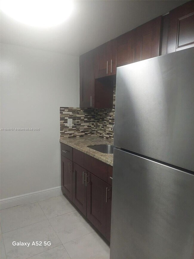 Building Photo - 14421 N Kendall Dr