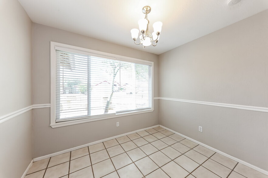 Building Photo - 7706 W San Miguel Ave