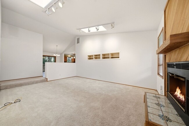 Building Photo - 21979 SW Mandan Dr