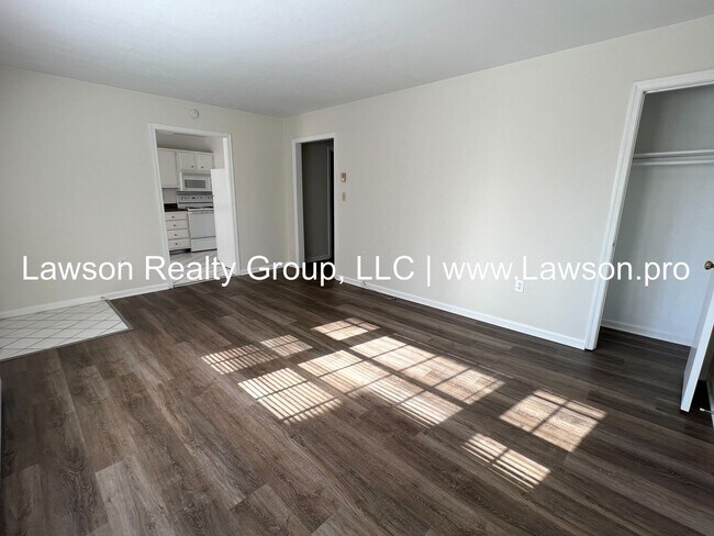 Building Photo - Moran 623-625