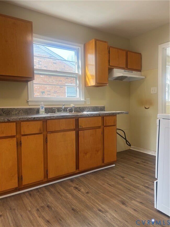 Building Photo - 809 Fort Henry St