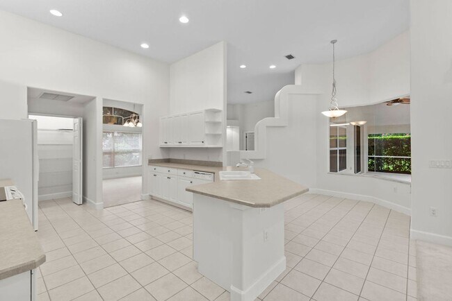 Building Photo - Beautiful Breakaway Trails Pool Home