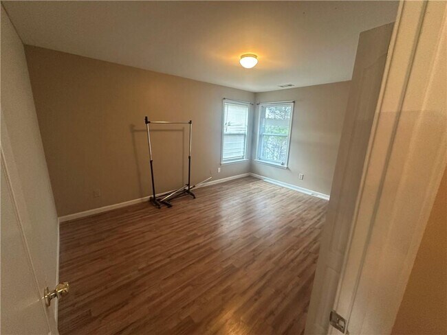 Building Photo - 61 Longwood Ct