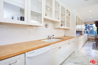 Building Photo - 865 Comstock Ave