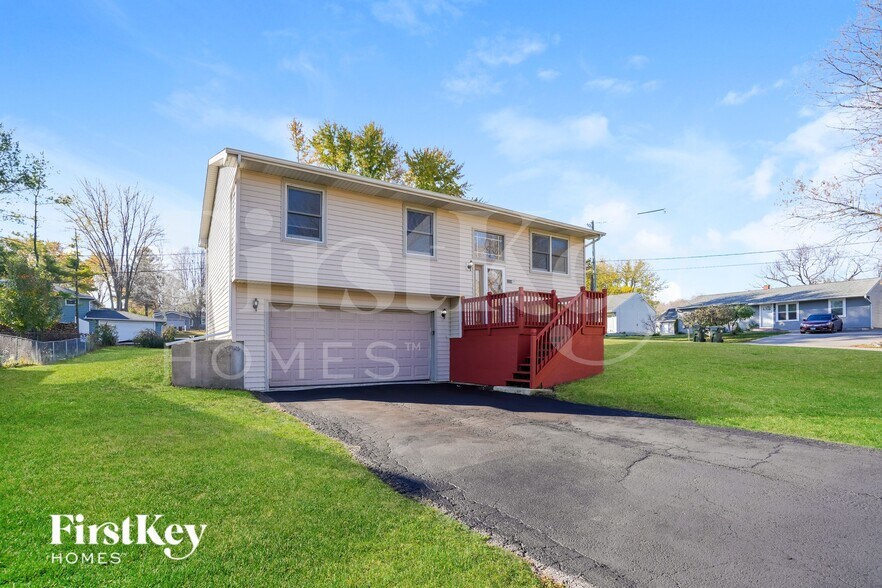 Building Photo - 3219 W Beach Dr
