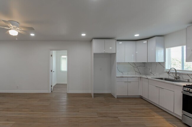 Building Photo - 16730-16730 Crenshaw Blvd