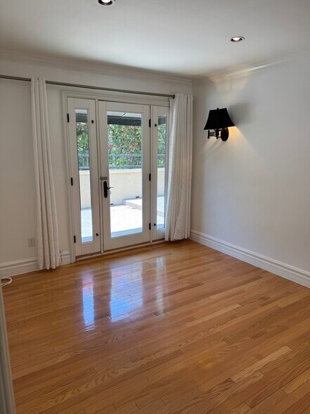 Building Photo - 304 Portland Cir