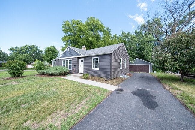 Building Photo - 4948 Normandy Pl