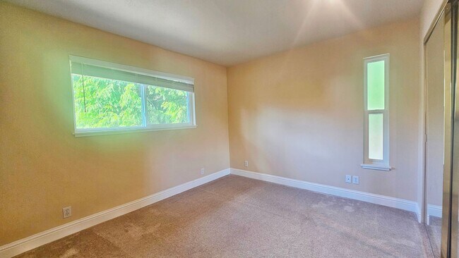 Building Photo - Mercer Island gem - 4 BD 2.5 Ba in Beautiful Mercer Island with new heat pump installed