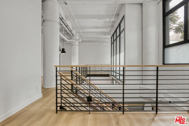 Building Photo - 330 W 11th St