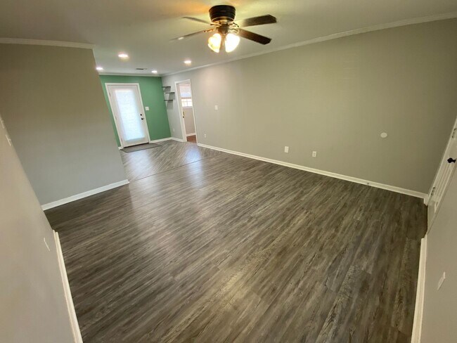 Building Photo - 1403 Doris Dr