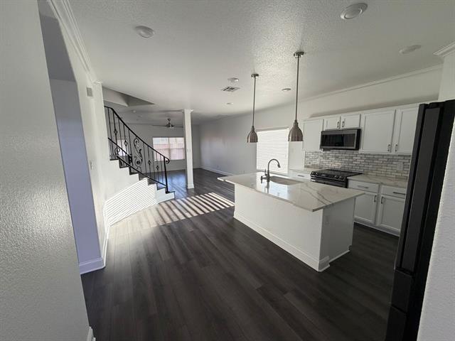 Building Photo - 8045 Ballater Dr