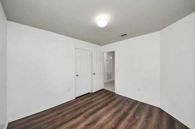 Building Photo - 2710 Lapwing Dr.