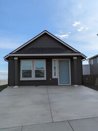 Building Photo - New Single Level Home in New SunRidge Community