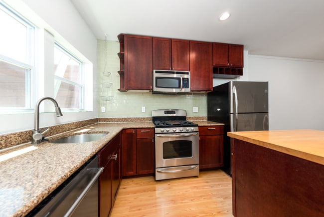 Building Photo - 1139 3rd St NE