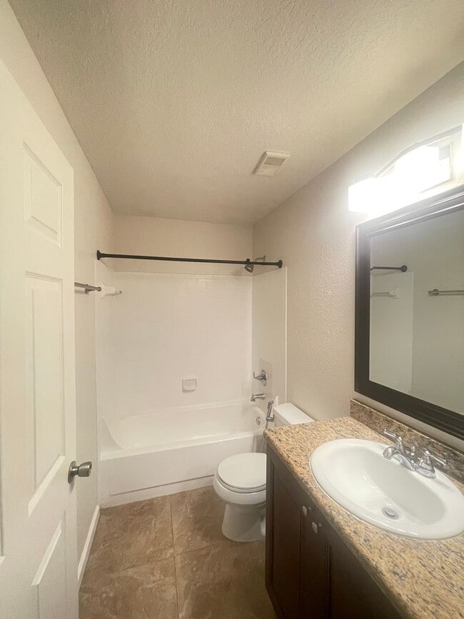 Building Photo - 2550 N Alafaya Trail