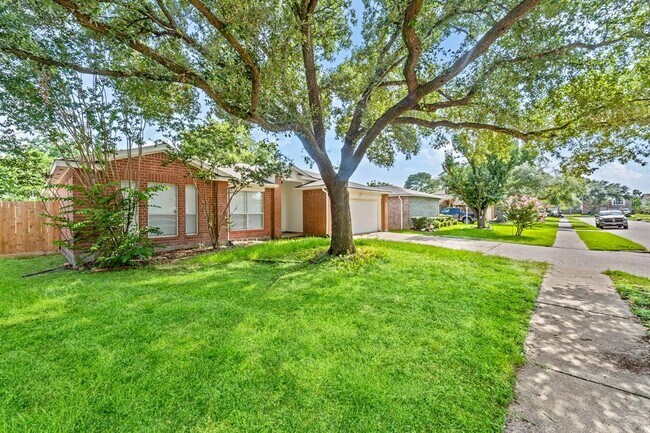 Building Photo - 17043 Macleish Dr
